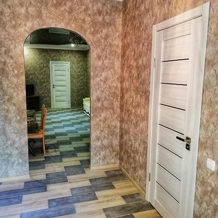 クロプィウヌィーツィクィイПосуточная Аренда В Центре Кропивницкогоアパートメント エクステリア 写真